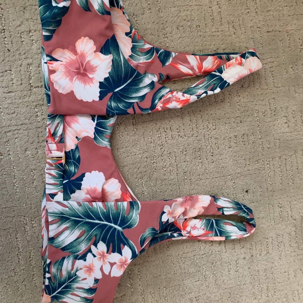 Swim suit - Picture 2 of 3